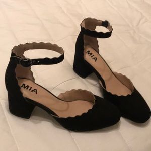 Mia black velvet shoes